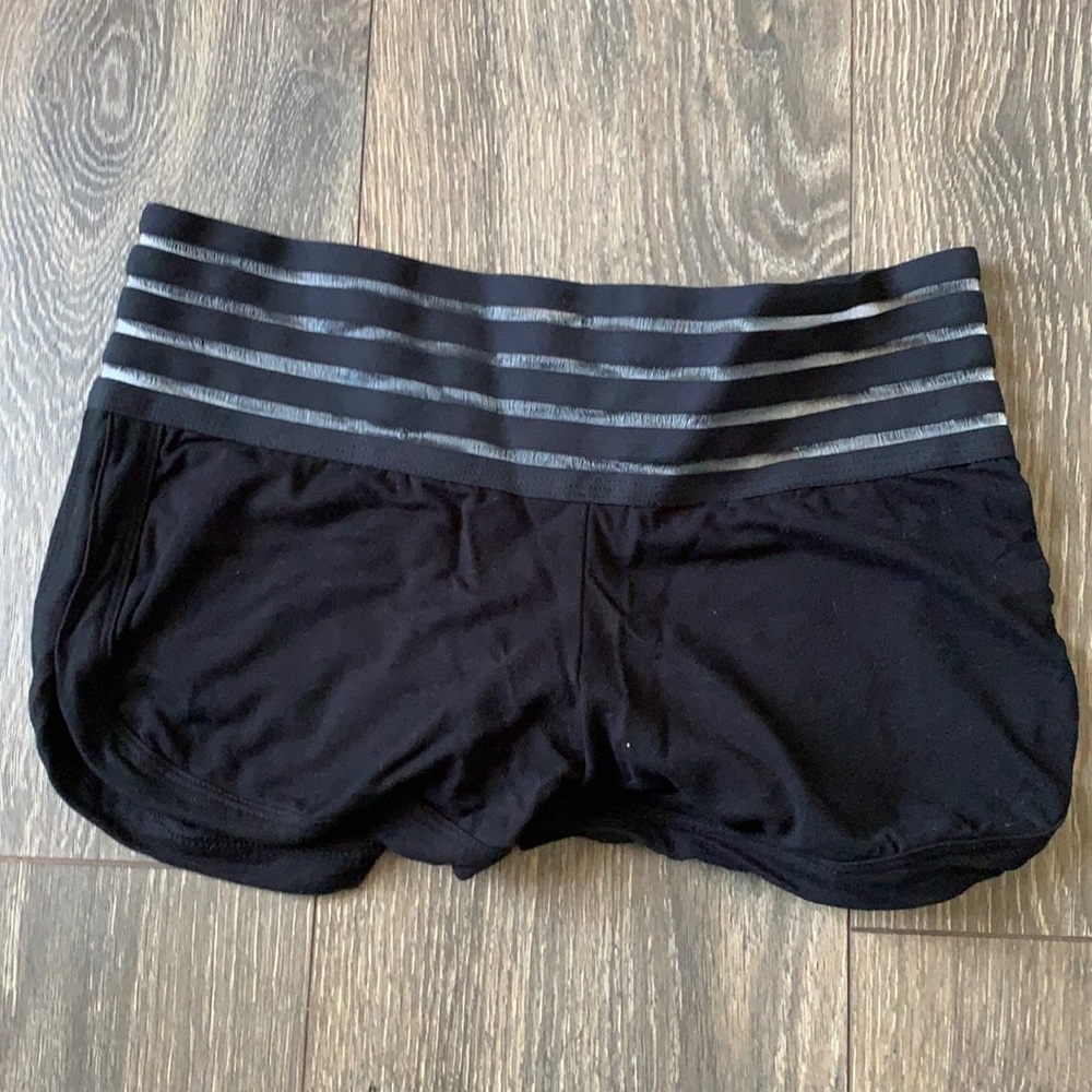 Cute booty black shorts